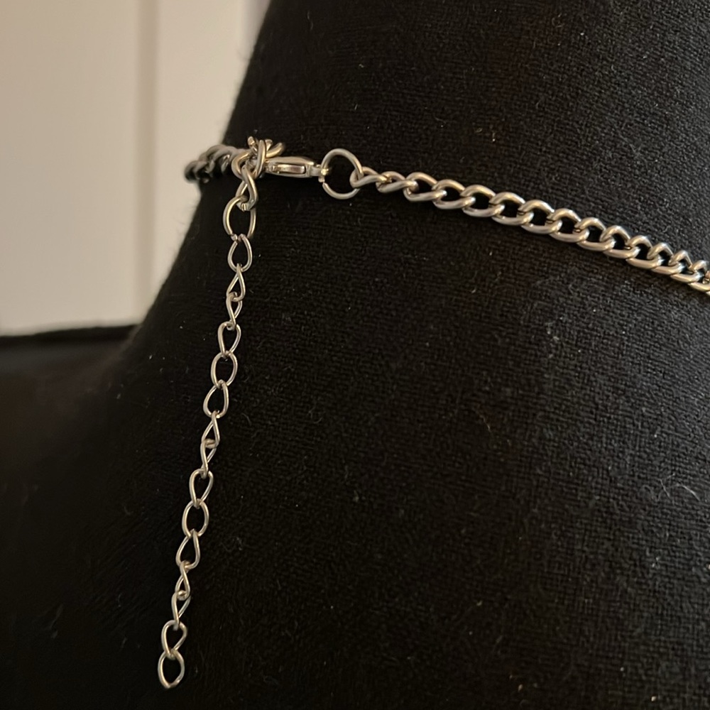 Beautiful short necklace - Picture 3 of 5